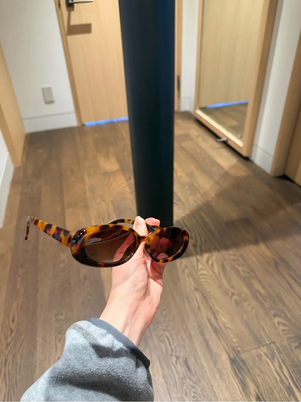 Tortoiseshell Oval Women's Sunglasses
